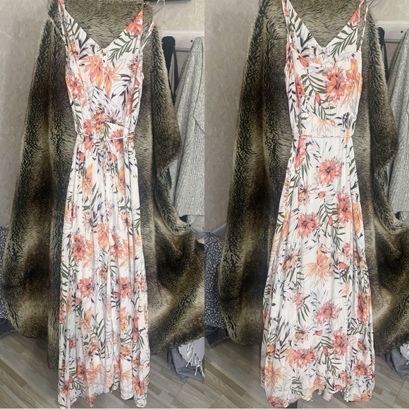 Rip Curl Dresses & Skirts - Rip Curl Floral Maxi Tassel Tie Waist & Thigh Slit Dress